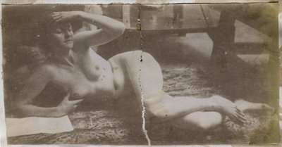 Studium nagiej modelki leżącej na skórze tygrysa w pracowni Jacques de Lalaing autorstwa Jacques Lalaing (attributed to)