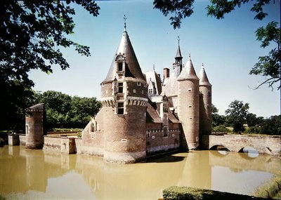 Widok na Chateau du Moulin, wybudowany w latach 1480-1502 autorstwa Jacques de Persigny