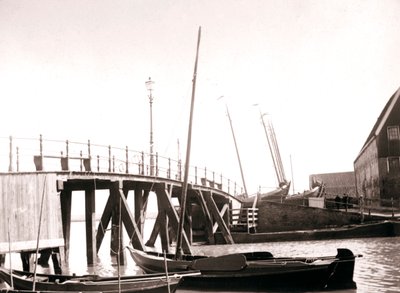 Łodzie kanałowe, Marken Island, Holandia, 1898 autorstwa James Batkin