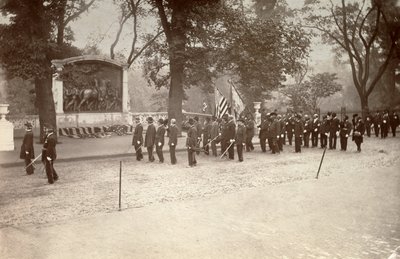 Poświęcenie pomnika Robertowi Gouldowi Shawowi i pięćdziesiątemu czwartemu pułkowi Massachusetts, Boston, 31 maja autorstwa James H. and Miller William J. Smith