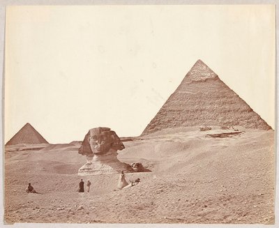 Egipt. Giza. Sfinks na tle piramid Cheopsa i Mykerinosa autorstwa James Robertson
