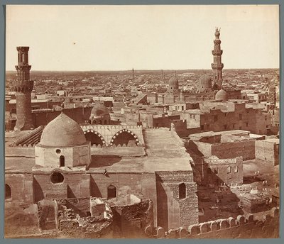 Egipt. Kair. Widok ogólny - na drugim planie madrasa-mauzoleum Umm As-Sultan Sza