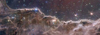 Kosmiczne Klify w Mgławicy Carina (NIRCam i MIRI Composite Image) autorstwa James Webb Space Telescope (NASA)