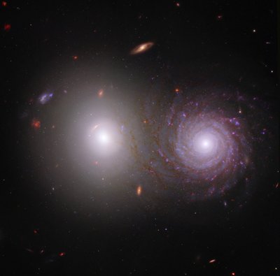 Oddziałujące galaktyki VV 191 (złożony obraz Webba i Hubble