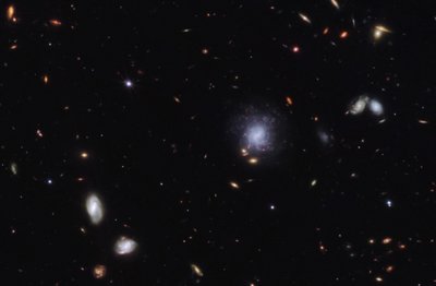 Kilonova i Galaktyka Host autorstwa James Webb Space Telescope (NASA)