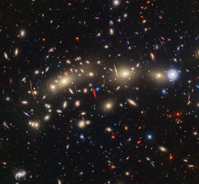 MACS 0416 (Hubble ACS i WFC3 + obraz Webb NIRCam) autorstwa James Webb Space Telescope (NASA)