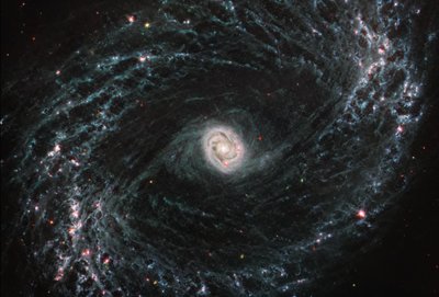 NGC 1433 (obraz MIRI) autorstwa James Webb Space Telescope (NASA)
