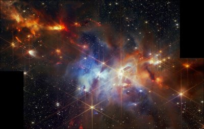 Protogwiazda EC 53 w Mgławicy Węża (zdjęcie z kamery NIRCam) autorstwa James Webb Space Telescope (NASA)
