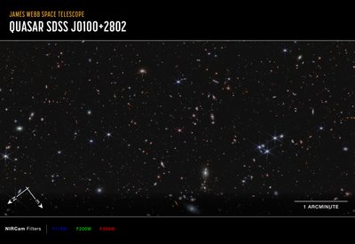 Quasar J0100+2802 (obraz z kompasu NIRCam) autorstwa James Webb Space Telescope (NASA)