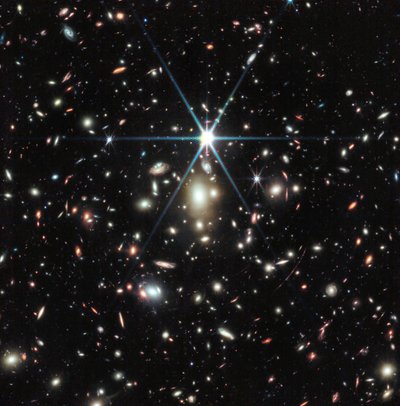 Łuk wschodu słońca (obraz NIRCam) autorstwa James Webb Space Telescope (NASA)