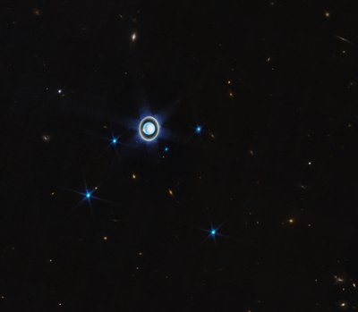 Uran (obraz kompasu NIRCam) bez adnotacji autorstwa James Webb Space Telescope (NASA)