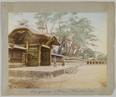 Brama Świątyni Szóstego Szoguna, Shiba Park, Tokio, Japonia (ręcznie kolorowane czarno-białe zdjęcie) autorstwa Japanese Photographer