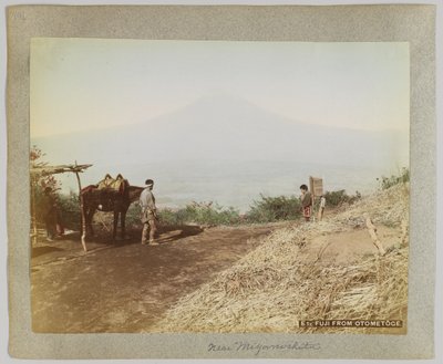 Góra Fuji z Otometoge, Japonia (ręcznie kolorowane czarno-białe zdjęcie) autorstwa Japanese Photographer