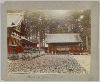 Magazyny w Tōshō-gū, Nikko, Japonia (ręcznie kolorowane czarno-białe zdjęcie) autorstwa Japanese Photographer