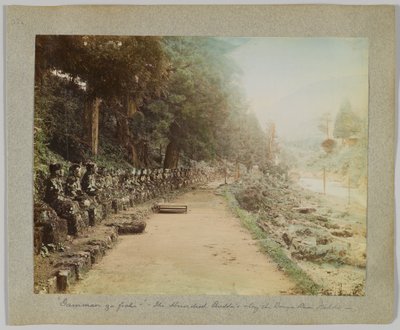 Setki Buddów wzdłuż rzeki Daiya, Nikko, Japonia (ręcznie kolorowane czarno-białe zdjęcie) autorstwa Japanese Photographer