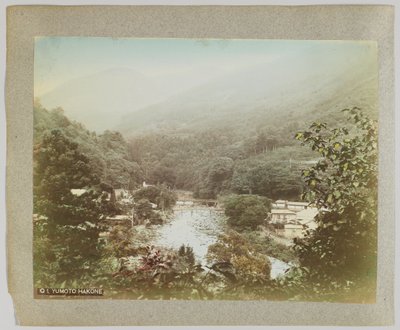 Yumoto Hakone, Prefektura Kanagawa (ręcznie kolorowane czarno-białe zdjęcie) autorstwa Japanese Photographer