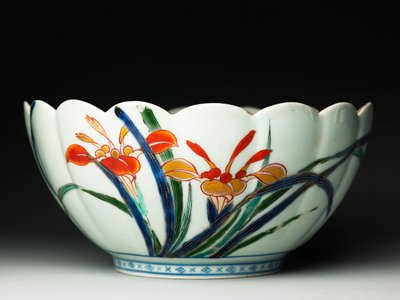 Miska z rowkowanymi bokami i zapiekanym brzegiem, naczynia ko-imari, ok.1770-20 (ceramiczne z niebieską emalią underglaze i overglaze) (patrz również 117721) autorstwa Japanese School