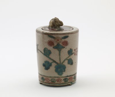 Kadzidło cylindryczne z królikiem na pokrywie, okres Edo lub era Meiji (ceramiczny) autorstwa Japanese School