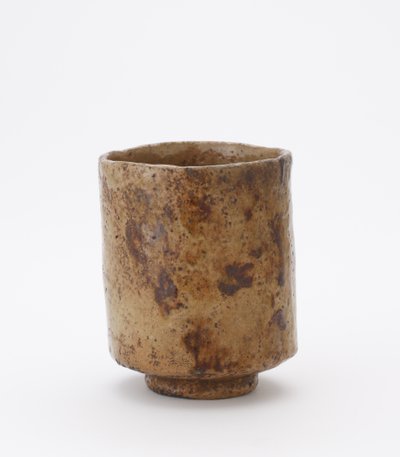 Cylindryczna miseczka do herbaty z napisem, nieznany warsztat Raku, Miseczka do herbaty (tsutsu chawan) autorstwa Japanese School