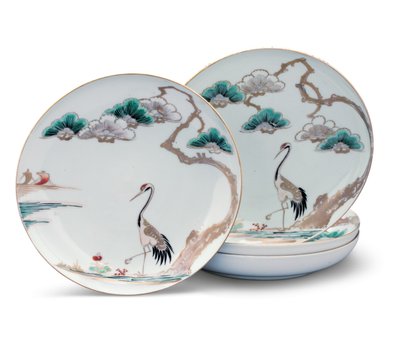 Cztery talerze z epoki Edo (porcelana z czerwoną, zieloną, niebieską i czarną emalią pokrytą emalią i złoconą) autorstwa Japanese School