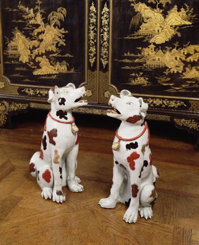 Imari para siedzących psów gończych (porcelana z twardej pasty) autorstwa Japanese School