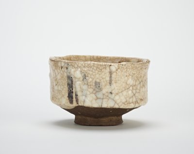 Miseczka do herbaty Seto w stylu Decorated Shino autorstwa Japanese School