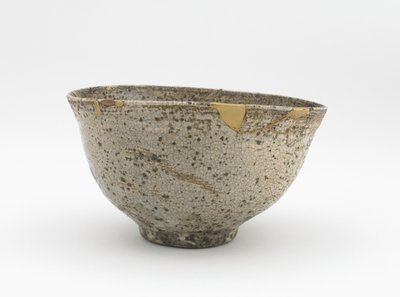 Miseczka na herbatę, okres Edo, XVIII-poł. XIX w. (kamionka z białym poślizgiem szczotkowana pod glazurą jesionowo-drzewną) autorstwa Japanese School