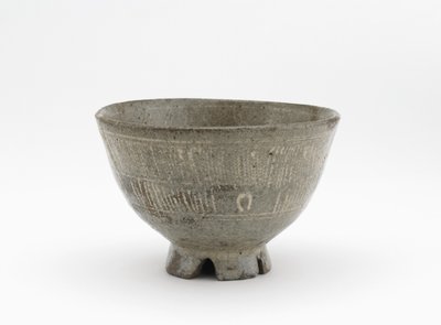 Filiżanka do herbaty w stylu mishima, prefektura Saga, okres Edo, początek XVII w. (kamionka z odciskanymi i żłobionymi wzorami inkrustowanymi białym slipem) autorstwa Japanese School