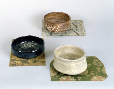 Trzy czawany używane do ceremonii parzenia herbaty, ok. 1800 (ceramiczne) autorstwa Japanese School