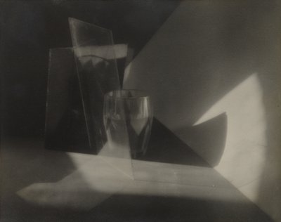 [Abstrakcja martwej natury], ok. 1923 (odbitka żelatynowo-srebrowa) autorstwa Jaromir Funke