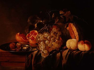Martwa natura z melonem, winogronami, granatem, orzechami włoskimi na cynowym talerzu i brzoskwiniami autorstwa Jasper Geerards