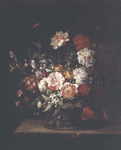 Mieszane kwiaty w wiklinowym koszu z ćmami, ważką i czerwonym admirałem na półce autorstwa Jean Baptiste (follower of) Monnoyer