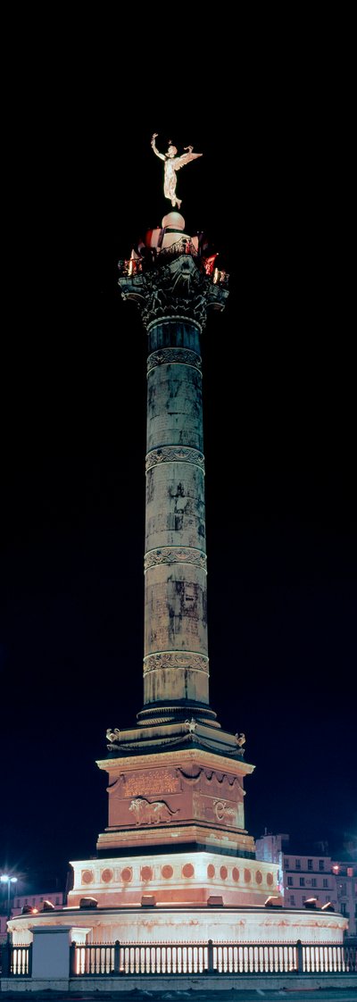 Widok kolumny lipcowej na Place de la Bastille w Paryżu. autorstwa Jean Antoine Alavoine