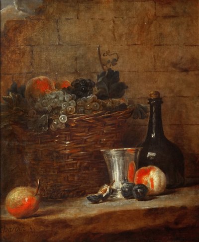 Kosz owoców z winogronami, srebrnym pucharem i butelką, brzoskwiniami, śliwkami i gruszką autorstwa Jean Baptiste Simeon Chardin