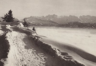 Rigi Kaltbad, słoneczny zimowy dzień (zdjęcie czarno-białe) autorstwa Jean Gaberell
