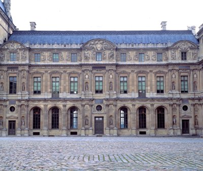 Kwadratowy dziedziniec Luwru, fasada Luwru autorstwa Henryka II (1546-1551), rzeźby Jean Goujon (1510-1567) 1551 Paryż, Luwr autorstwa Jean Goujon