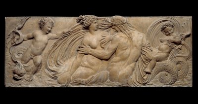 Nimfa i mały dżin jeżdżą na koniu morskim; Nimfa i Triton otoczeni przez dwa małe dżiny. Płaskorzeźba. Kamienna rzeźba Jean Goujon (1510-1567) autorstwa Jean Goujon