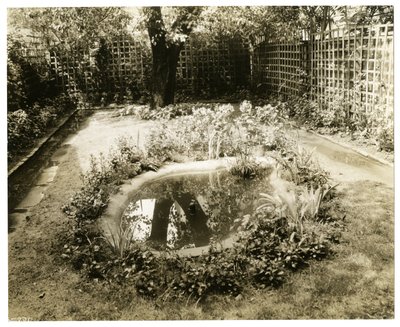 Garden of Mrs W H Wells 265 W 11th, Greenwich Village, Nowy Jork, USA, ok. 1936-37 (zdjęcie żelatynowo-srebrowe) autorstwa Jessie Tarbox Beals