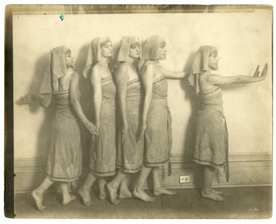 Przygotowania do wiejskiej biesiady w Liberal Club, Nowy Jork, USA, ok. 1905-40 autorstwa Jessie Tarbox Beals