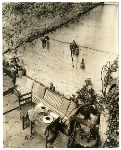 Dom pana i pani George Stonehill, Greenwich Village, Nowy Jork, USA, ok. 1936-37 (zdjęcie żelatynowo-srebrowe) autorstwa Jessie Tarbox Beals