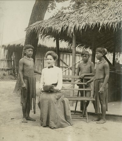 Lekcje śpiewu Igorrote. [Rezerwacja filipińska w Departamencie Antropologii na Wystawie Światowej 1904] autorstwa Jessie Tarbox Beals