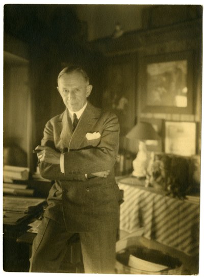John McCutcheon, rysownik z Chicago, ok. 1905-40 (zdjęcie żelatynowo-srebrowe) autorstwa Jessie Tarbox Beals