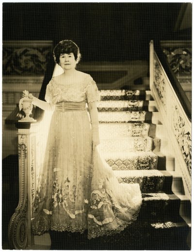 Pani Frank G Logan z Chicago, mecenas sztuki, ok. 1931-34 (zdjęcie żelatynowo-srebrowe) autorstwa Jessie Tarbox Beals