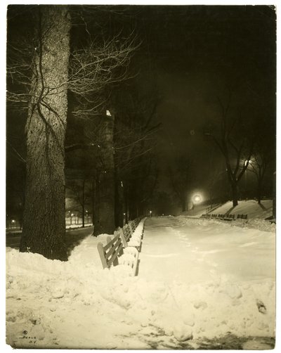 Centrum handlowe nocą, Boston, Mass, USA, ok. 1902-10 (zdjęcie żelatynowo-srebrowe) autorstwa Jessie Tarbox Beals