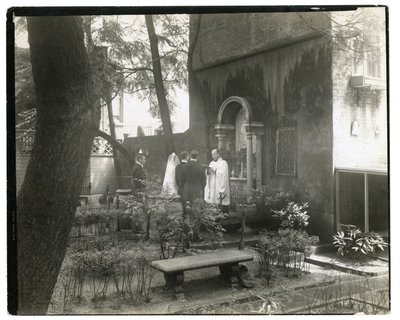 Ślub w kościele św. Jana, ul. West 11, ok. 1938-39 (zdjęcie żelatynowo-srebrowe) autorstwa Jessie Tarbox Beals