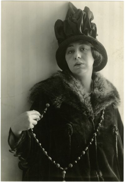 Zoë Akins, autorka Déclassée, ok. 1905-40 autorstwa Jessie Tarbox Beals