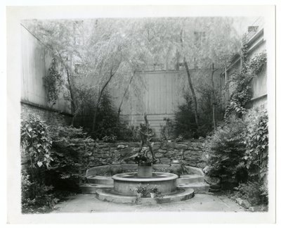fontanna ogrodowa, ok.1905-40 (zdjęcie żelatynowo-srebrowe) autorstwa Jessie Tarbox Beals