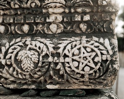 Fragment kapitelu z gwiazdą Dawida, II-III w. autorstwa Jewish School