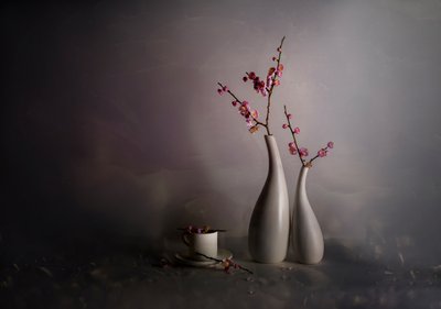 Martwa natura z wiosennymi kwiatami autorstwa John-Mei Zhong