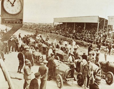 Skład przed rozpoczęciem Grand Prix w Tunezji autorstwa Walter Charles Mills